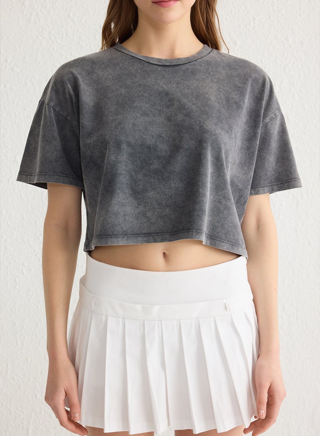 trendyol Premium Anthracite Washed 100% Cotton Crop Knit T-Shirt - Image 3