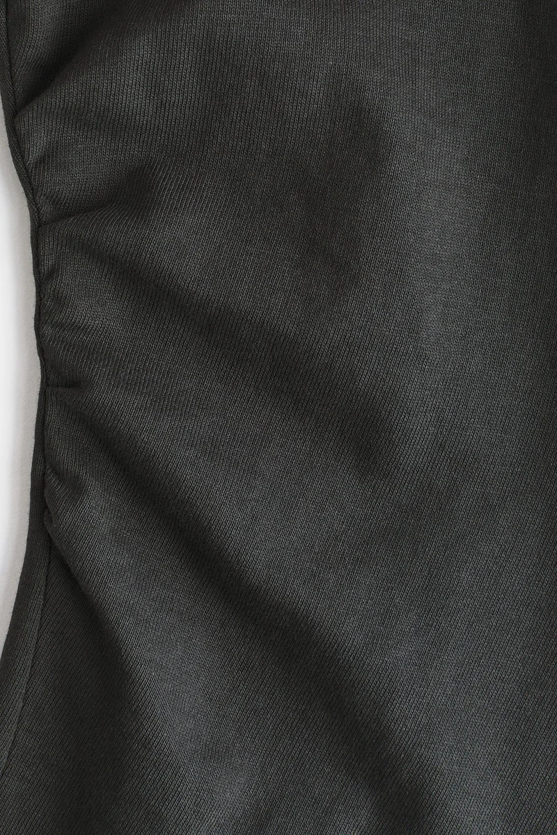 اتش اند ام بلوزة من جيرسيه القطن مجمّعة