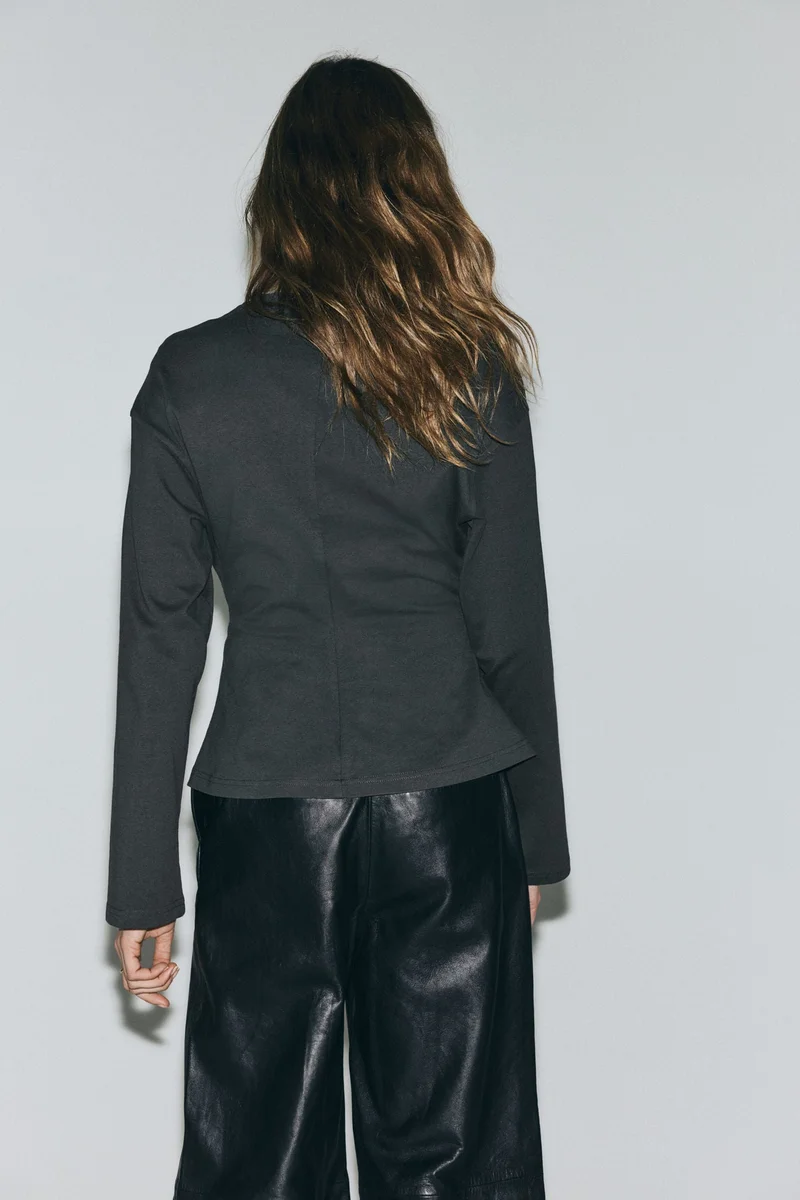 اتش اند ام بلوزة من جيرسيه القطن مجمّعة