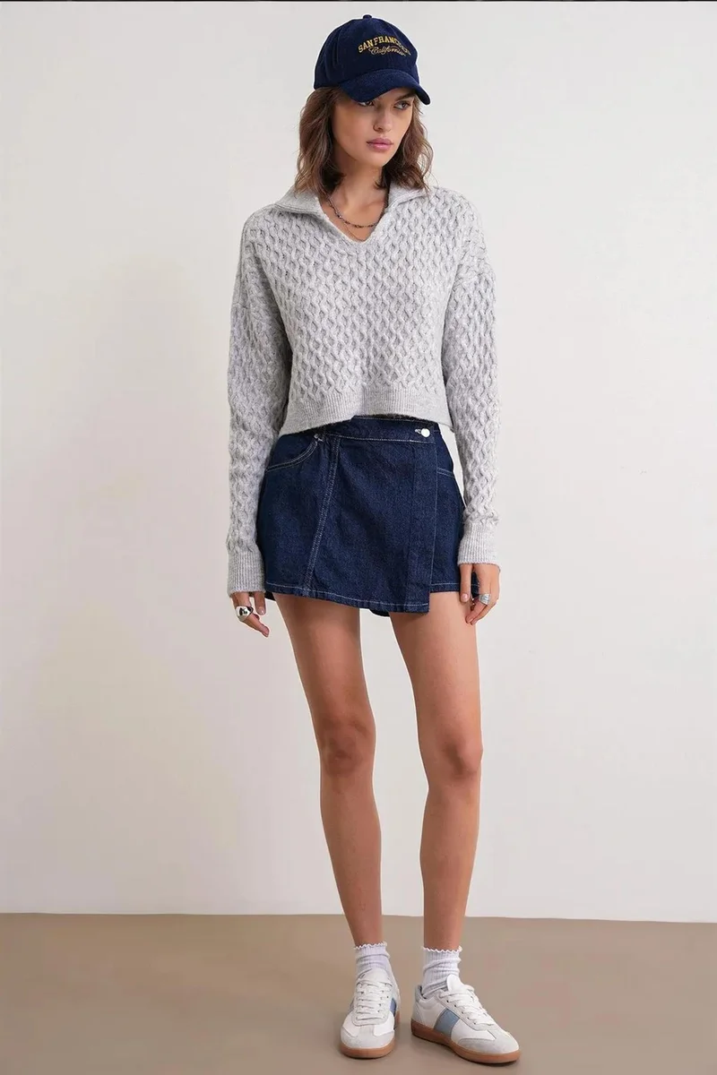 Mixray Mixray Relaxed Fit Crop Sweater with Shirt Collar