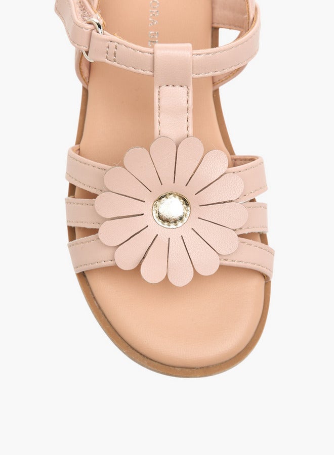 فلورا بيلا من شو إكسبرس صنادل بتفاصيل مطرزة وإغلاق بشريط لاصق - Image 3