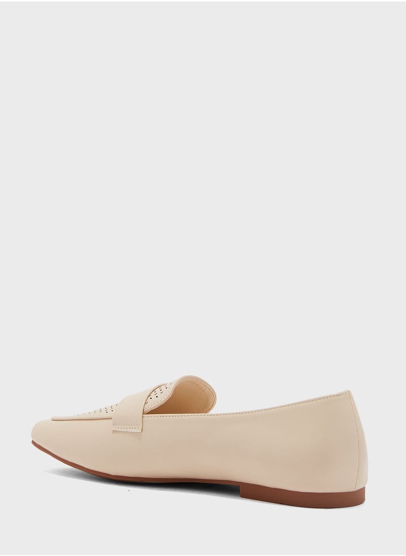 ELLA - Cutout Detail Loafercream - Image 1