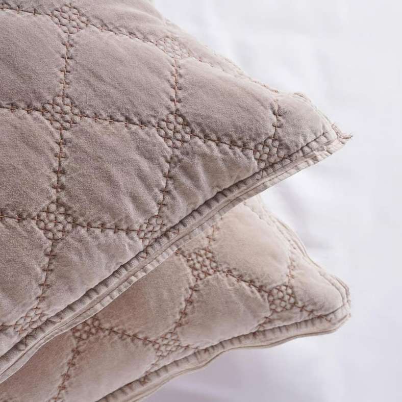 Pan Home طقم غطاء سرير كاميرون من المخمل القطني - بني - Image 4