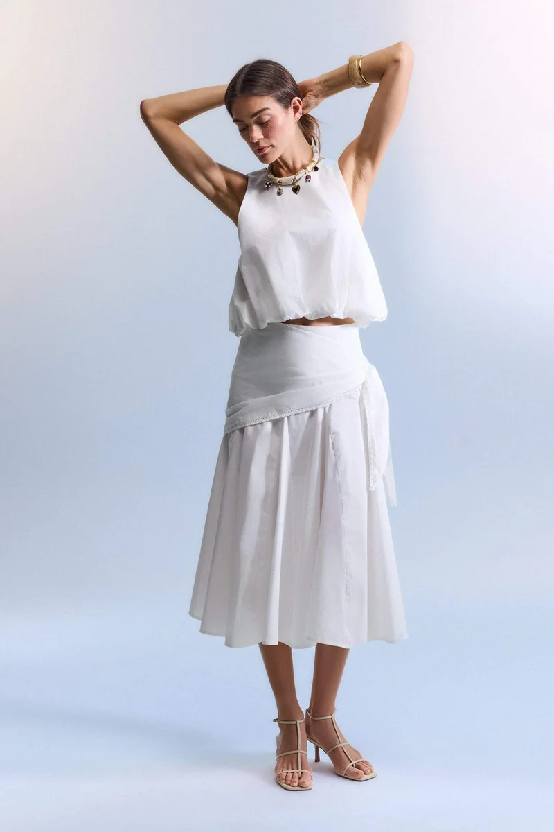 ديفاكتو Afra x Defacto Balloon Fit Crew Neck Sleeveless Blouse