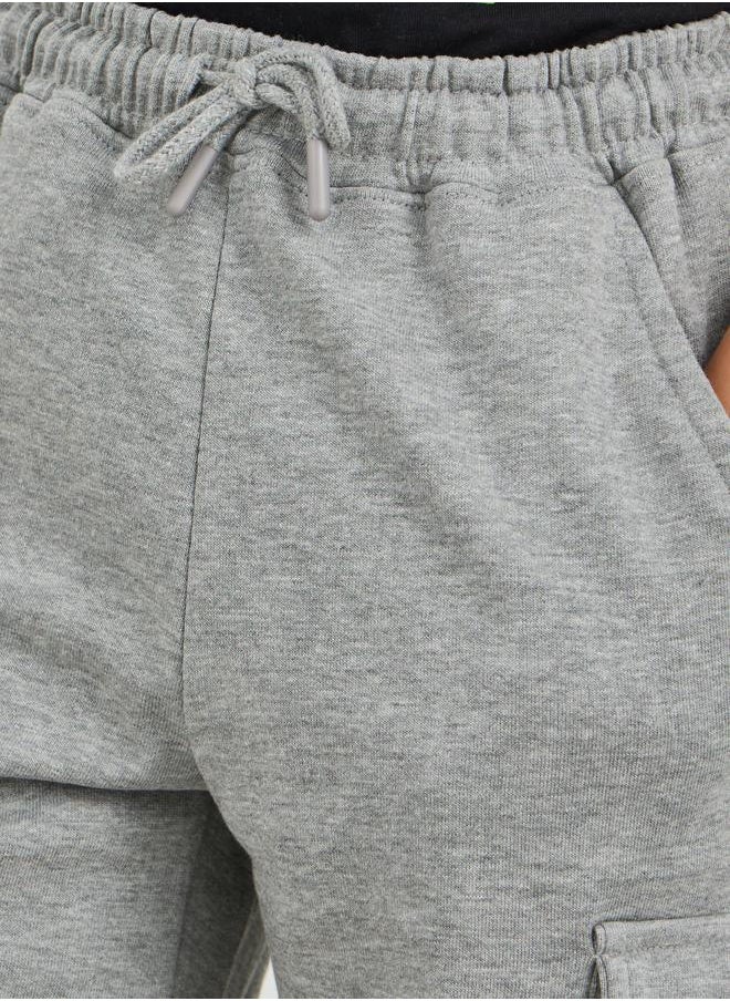 Styli Styli Boys Solid Drawstring Waist Knit Cargo Shorts  - Image 3