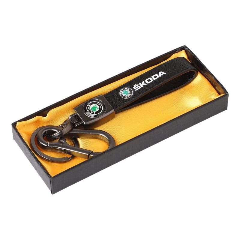 Iconic Keychains سلسلة مفاتيح أيقونية سلسلة مفاتيح سيارة سكودا من الجلد الفاخر مع مشبك كارابينر، شارة شعار معدني، أسود | هدية لصديقك حامل مفاتيح سيارة أنيق لعشاق سيارات سكودا - Image 3