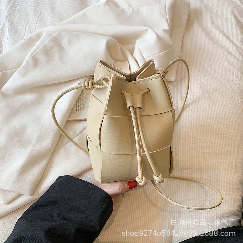 Summer Small Fresh Popular Bag Women'S 2023 New Fashion Explosive Crossbody Bag Woven Bucket Bag Shoulder Bag - Image 1