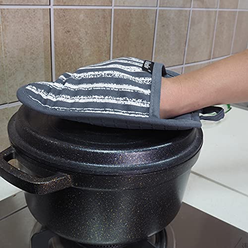 Alselo Silicone Pot Holders Set of 3 Heat Resistant & Non Slip Potholders, Professional Oven Hot Pads with Pockets Mitts for Kitchen Cooking Baking Barbecue - Image 5