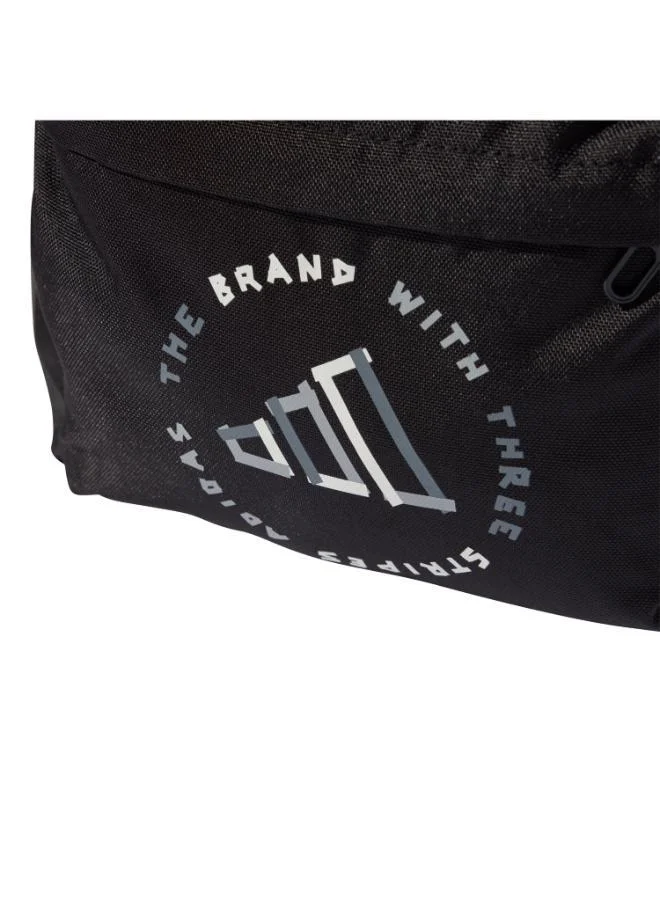 اديداس حقيبة ظهر بطبعة كلاسيكية