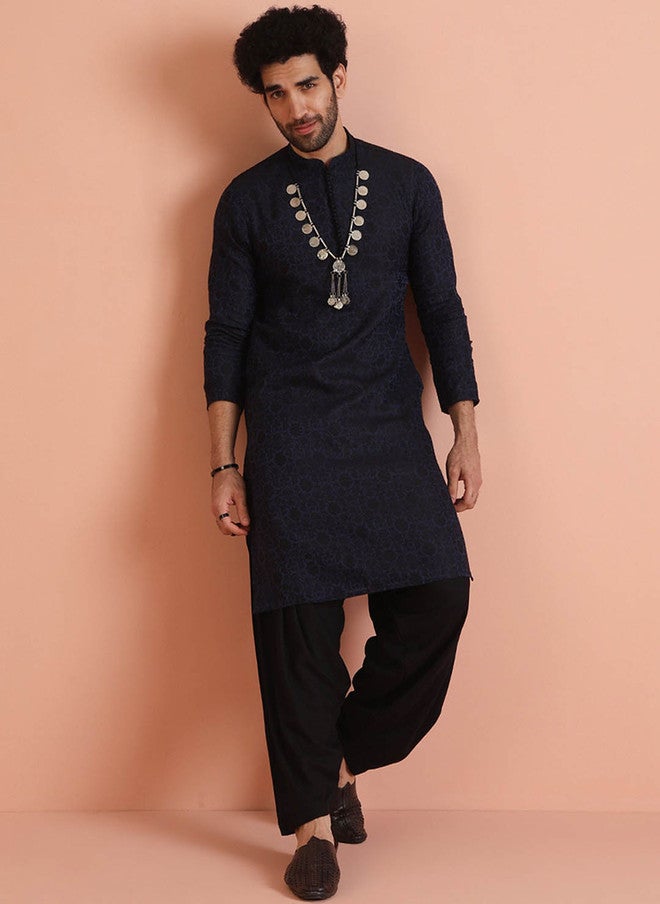 KISAH Men Jacquard Regular Fit Ethnic Motifs Kurta - Image 2