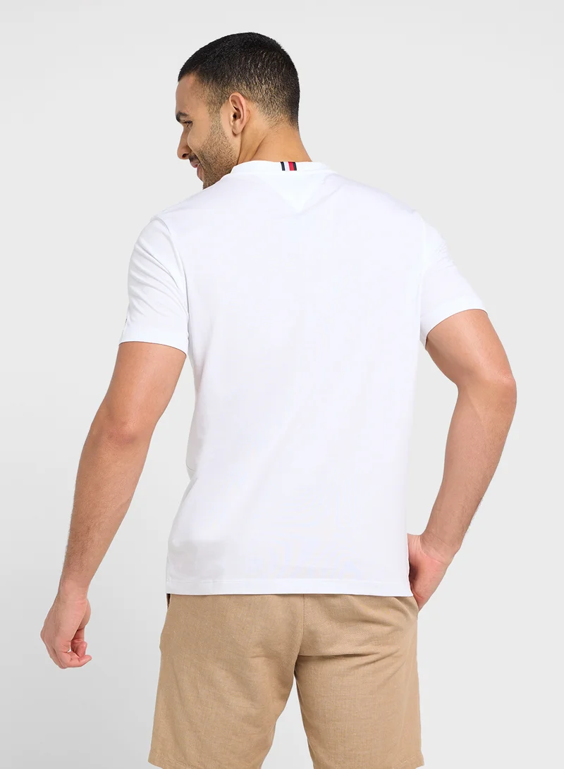 TOMMY HILFIGER Global Striped Crew Neck T-Shirt