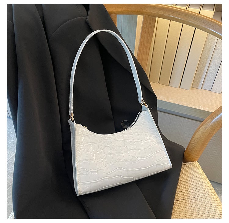 2024 Spring And Retro Style Crescent Moon Simple Black Chain Armpit Baguette Shoulder Bag Crossbody Bag Women'S Handbag - Image 1