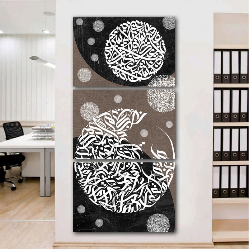 ماركتنا ثلاث لوحات قماشية بتصميم إسلامي مع برواز مجوف مقاس (90×40) ثلاث قطع - Image 1