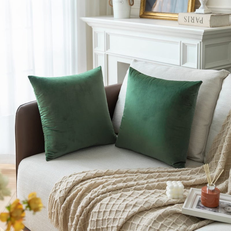 Colormz مجموعة Colormz من 2 Hunter Green Colored Velvet Throw Convel Cover Cover Cozy Soft Pillow Factions for Sofa Couch Bed وغرفة المعيشة - 20 "x20" - Image 3