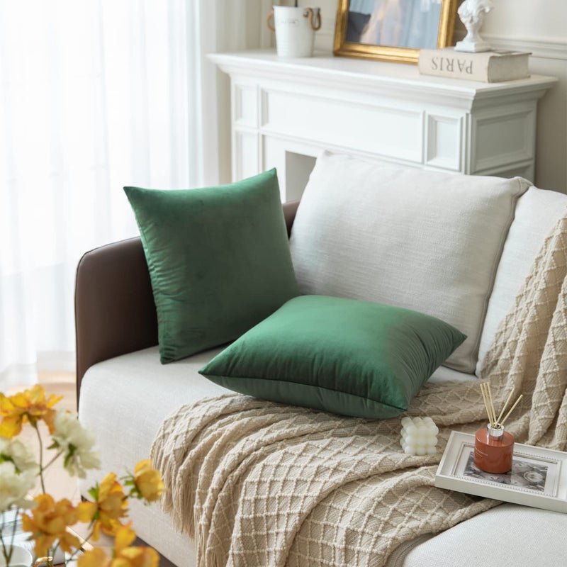 Colormz مجموعة Colormz من 2 Hunter Green Colored Velvet Throw Convel Cover Cover Cozy Soft Pillow Factions for Sofa Couch Bed وغرفة المعيشة - 20 "x20" - Image 4