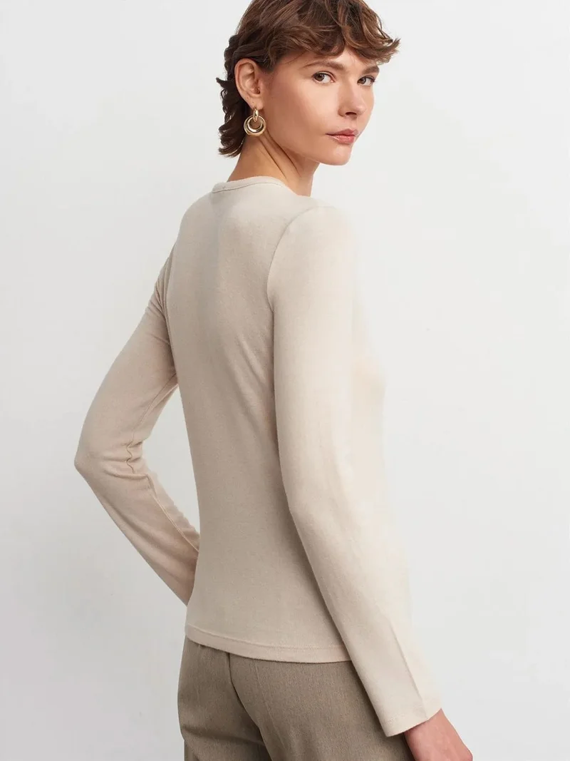 ديلفين DILVIN Slim Fit V-Neck Button Blouse