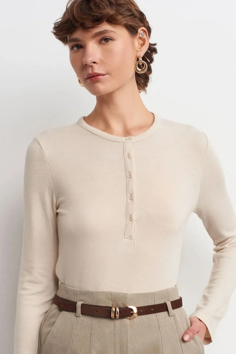 DILVIN Slim Fit V-Neck Button Blouse