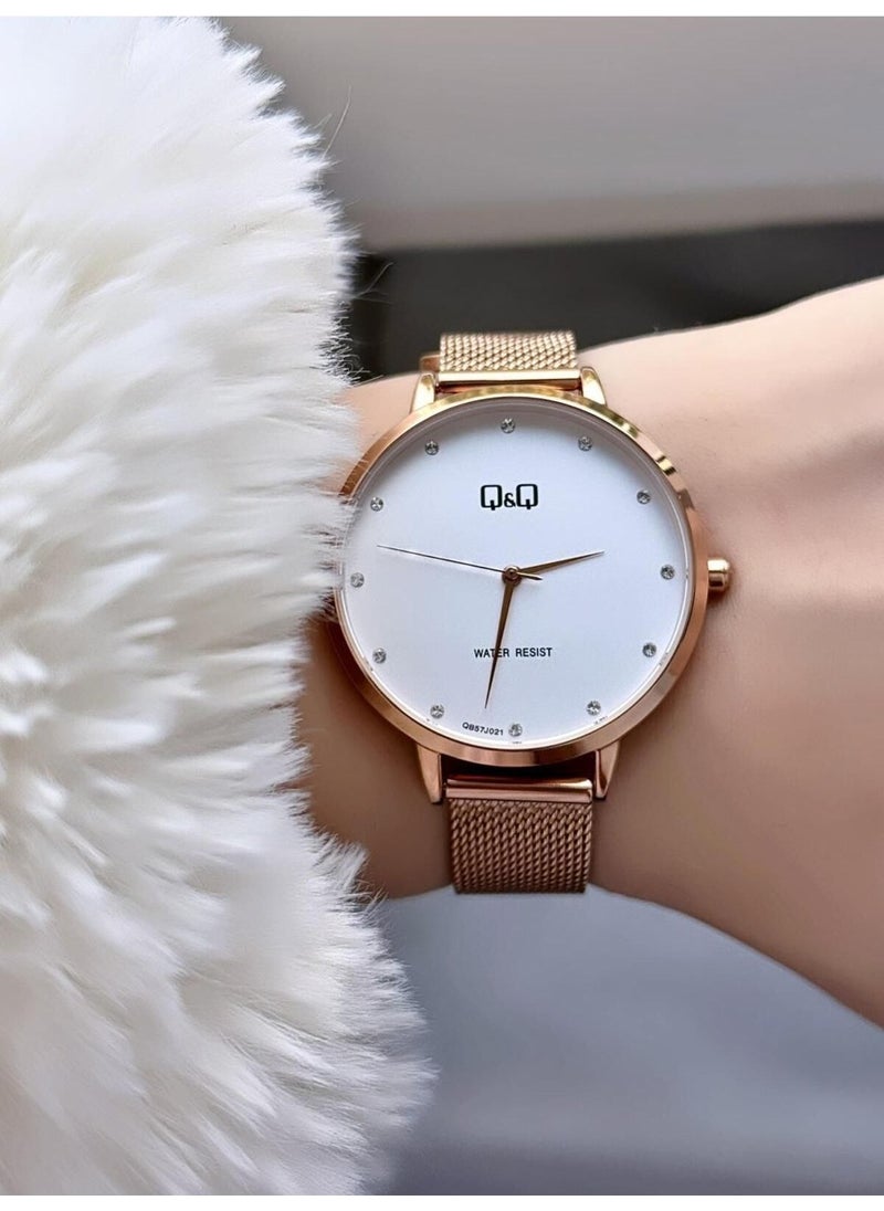 Q&Q Women's Mesh Strap Wristwatch  - Image 2