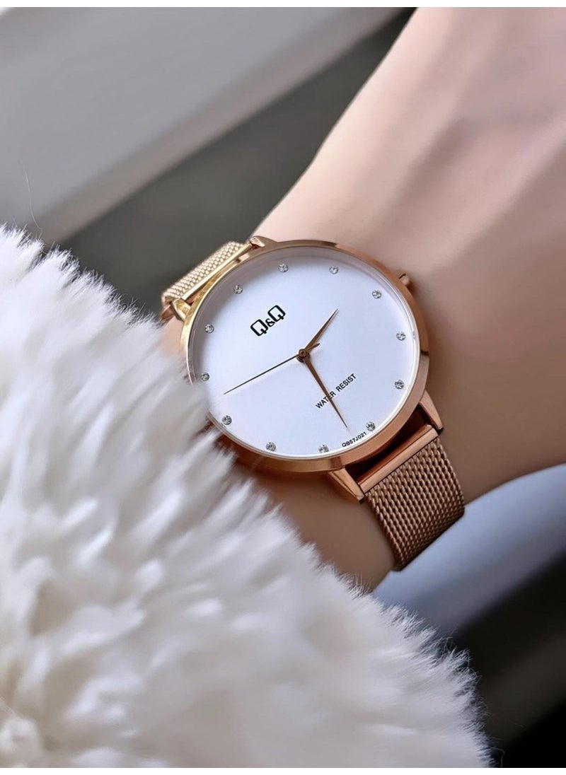 Q&Q Women's Mesh Strap Wristwatch  - Image 1