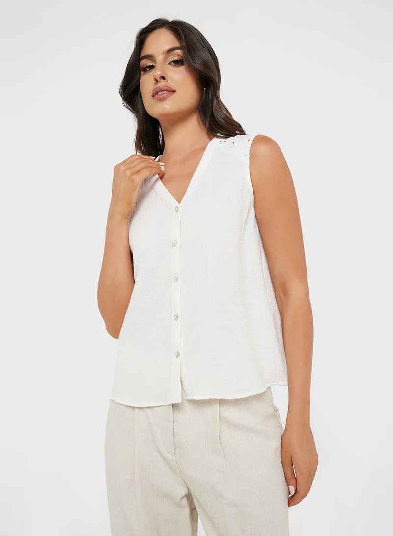 فيرو مودا بلوزة بياقة على شكل حرف  بأزرار