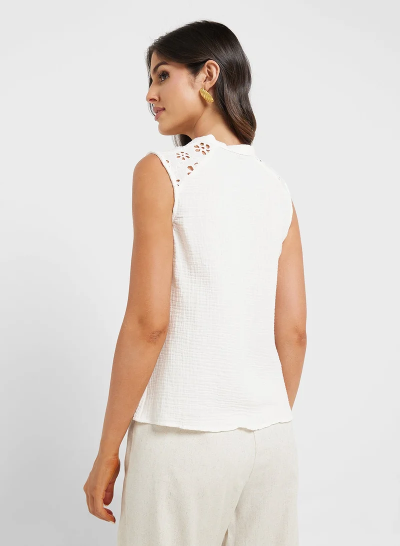 فيرو مودا بلوزة بياقة على شكل حرف  بأزرار