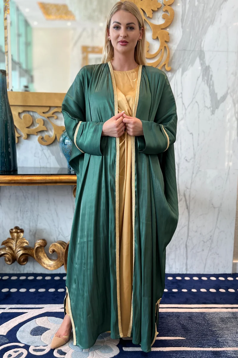 Moistreet Cape Sleeve Shimmer Bisht Abaya Set