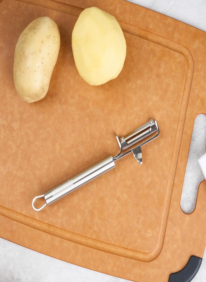ريستورنت وير مقشرة بطاطس ألمانية قياسية من ريستورانت وير، مقاس 7.4 بوصة، مزودة بأداة لإزالة عيون البطاطس، ومقشرة خضراوات دوارة - شفرة حادة، مقبض مريح، مصنوعة من الفولاذ المقاوم للصدأ، قابلة للغسل في غسالة الأطباق، مناسبة للجزر، أو غيره. - Image 3