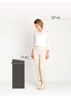 brabantia سلة مهملات تاتش 30 لتر، دلو داخلي بلاستيكي - أسود غير لامع  - Image 2