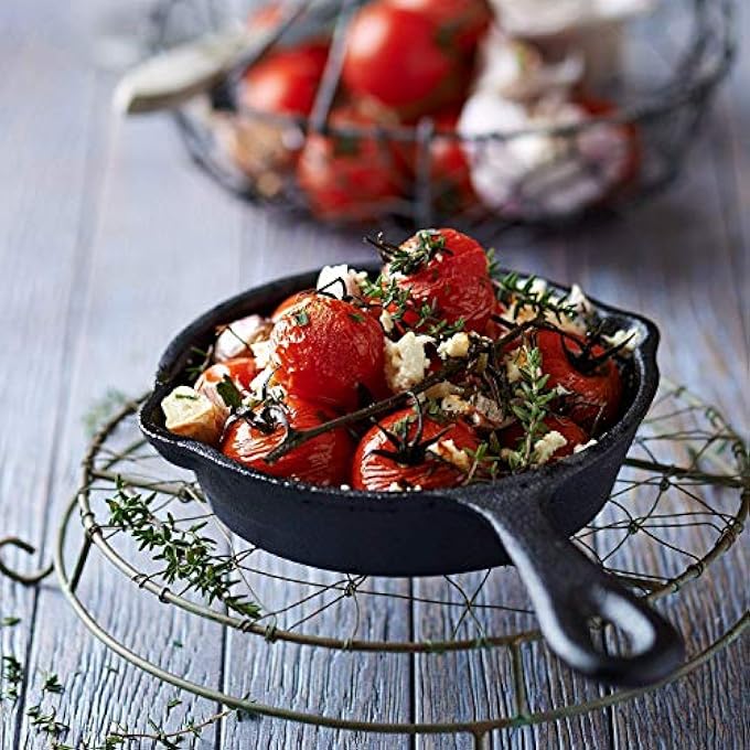 Simple Chef مجموعة مقلاة من الحديد الزهر مكونة من 3 قطع، أفضل طهاة مطاعم محترفين ذوي خبرة عالية، مجموعة أواني طهي مسبقة التتبيل، 10 8 6 مقلاة، رائعة للقلي والطهي السريع والبيتزا، لون أسود أكثر - Image 5