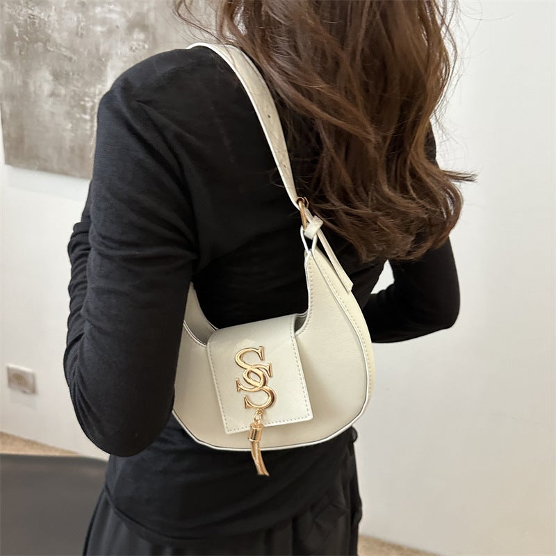 Vintage Washed Faux Suede Crescent Crossbody Bag Flip Cover With Metal Letter Logo & Tassel Pendant Adjustable Detachable Shoulder Strap Small Capacity Casual Handbag For Daily Shopping Weekend Gatherings Short Travel Street Style & Elegant Everyday Outfits - Image 4