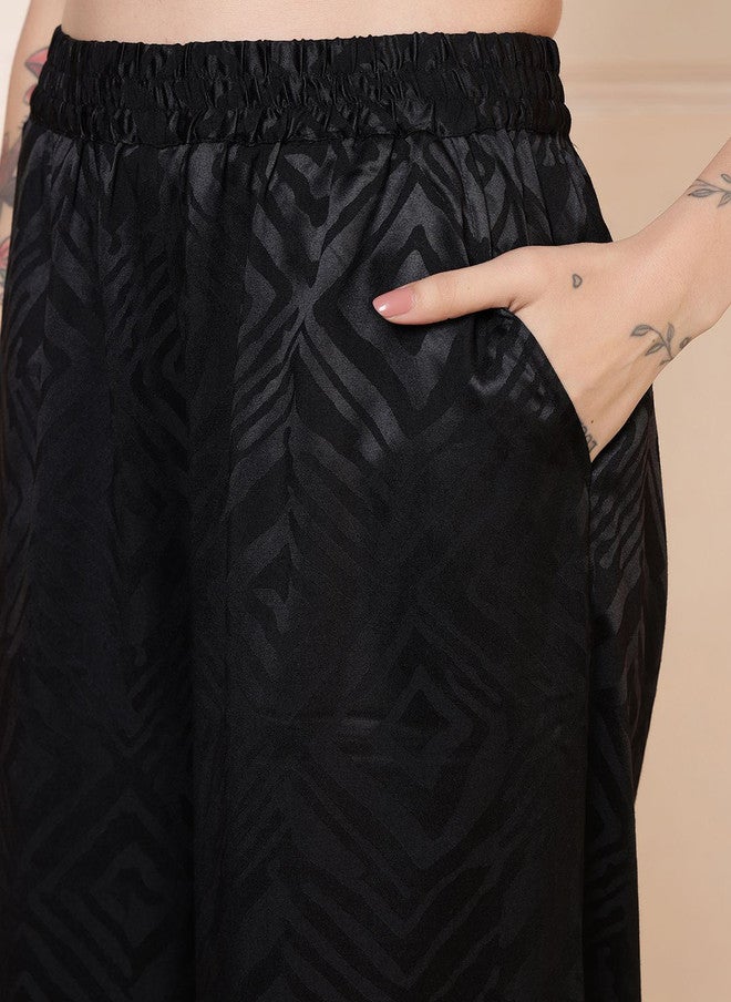 Rue Collection طقم قميص وسروال مطبوع باللون الأسود للنساء - Image 3