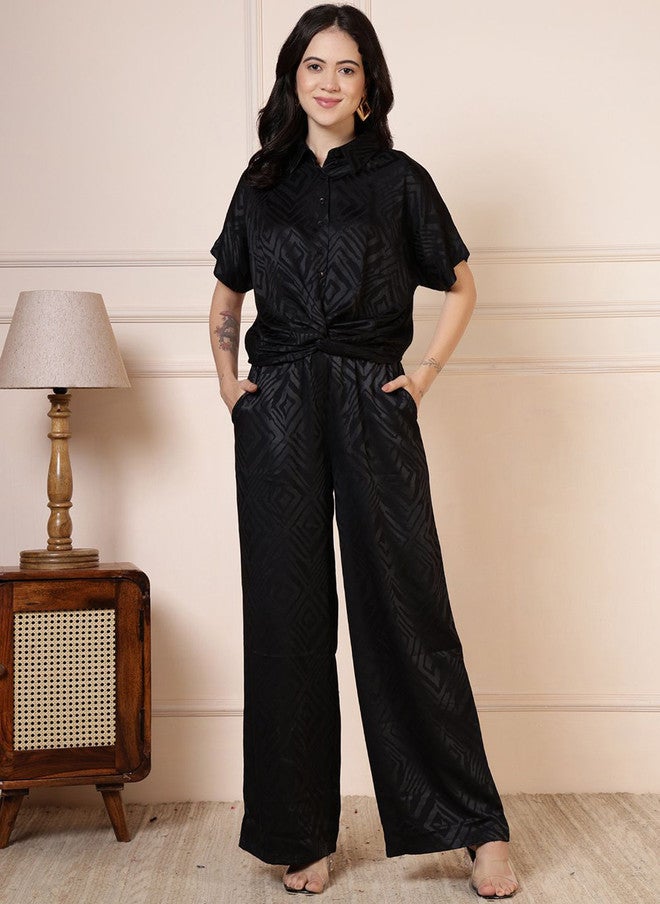 Rue Collection طقم قميص وسروال مطبوع باللون الأسود للنساء - Image 1