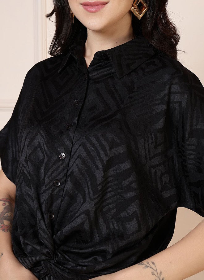 Rue Collection طقم قميص وسروال مطبوع باللون الأسود للنساء - Image 2