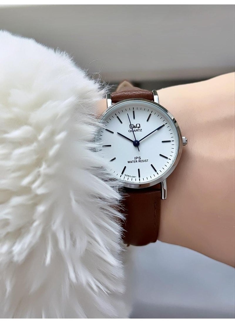 Q&Q Minimal Elegant Thin Case Women's Leather Band Wristwatch  - Image 2