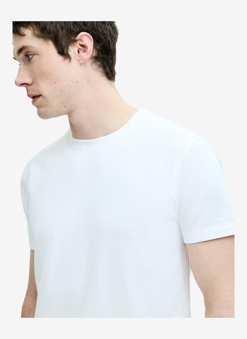 French Connection Men's Shortst Sleeve Micro Seersucker White Stripe T-Shirt - Image 2