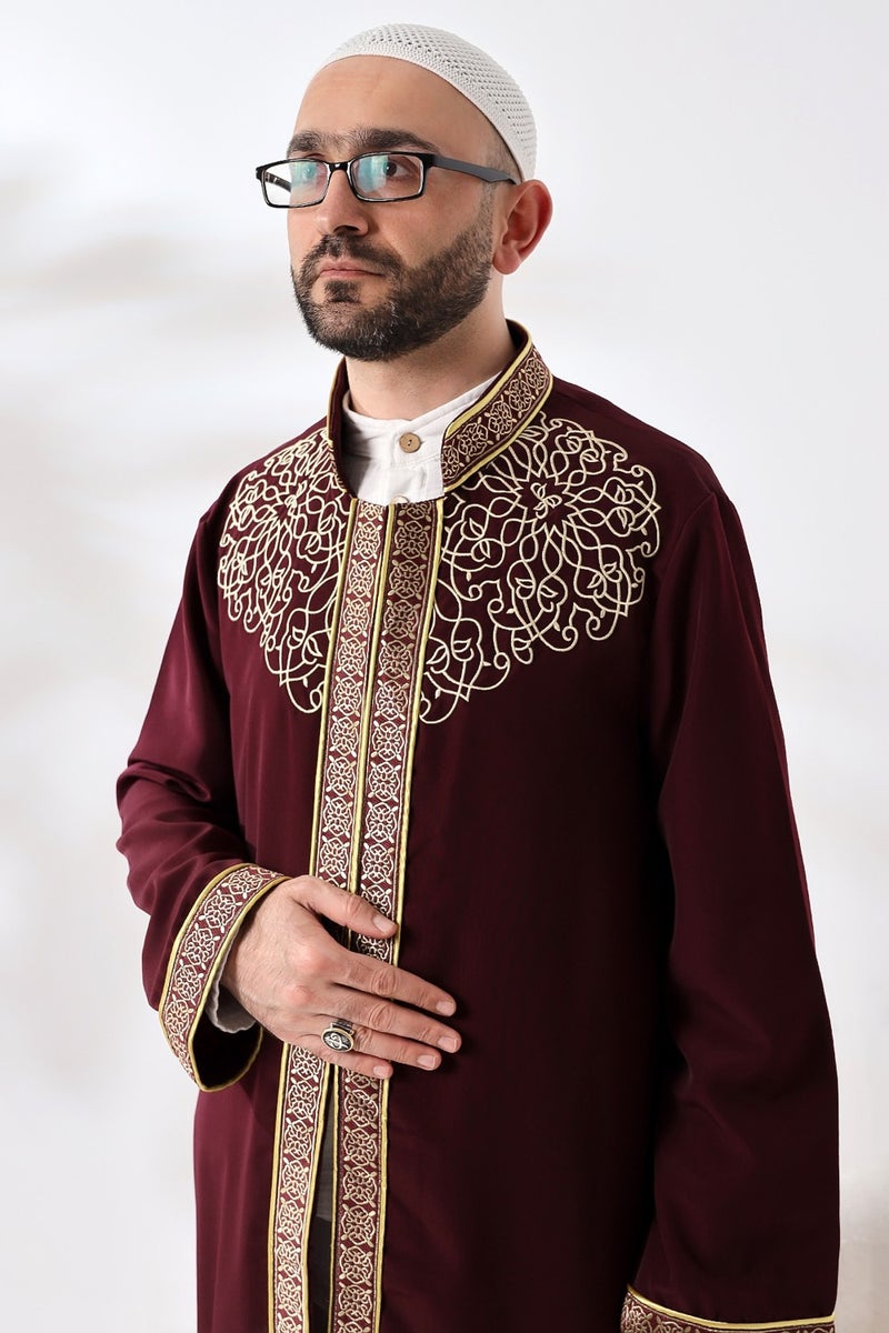 İhvan Online Ihvan Online Burgundy Judge Collar Men's Prayer Dress Stripe Embroidery Imam Robe  - Image 2