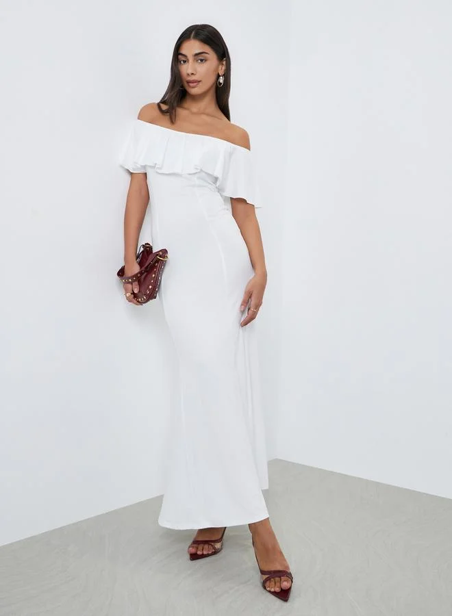 ستايلي فستان طويل بأكتاف مكشوفة وكشكش