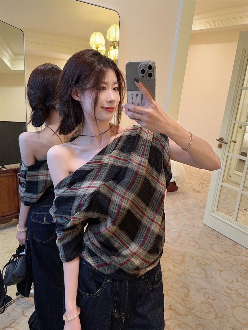 Girl Style Retro Plaid Slant Collar T-Shirt Women'S 2025 Summer Chic Niche Slimming Look Asymmetrical Top - Image 3