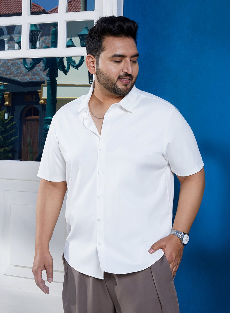 Instafab Plus Men's Chalk White Seamless Solid Shirt For Casual Wear | Spread Collar | Short Regular Sleeves | Button Closure | Plus Size Shirt Crafted With Comfort Fit For Everyday Wear - Image 3