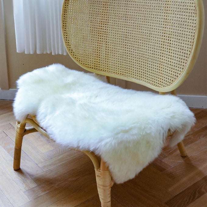 AUTHENTIC NEW ZEALAND SHEEPSKIN AREA RUG VERSATILE FLUFFY WOOL COVER IN MULTIPLE SIZES PERFECT FOR BEDROOMS LIVING ROOMS CHAIR COVERS OR MOTORCYCLE SEATS