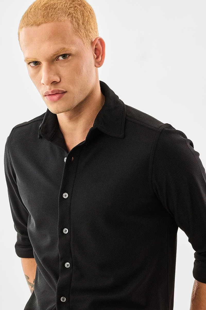 سنيتش قميص بقصة ضيقة بنقوش