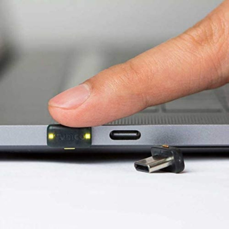 5C Nano - عامل المصادقة الثاني لتسجيل الدخول الآمن، هيكل من سبائك التيتانيوم، لمسة نهائية سوداء غير لامعة، تصميم مضغوط للغاية ومقاوم للماء - Image 3