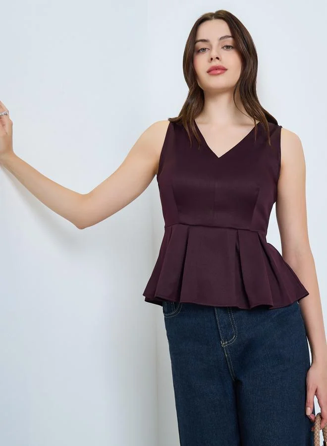 Styli Burgundy V-Neck Sleeveless Peplum Top