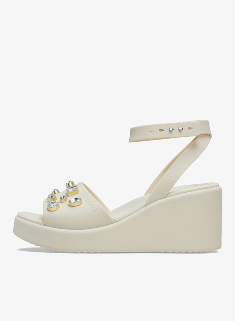 كروكس صنادل ويدج بحزام كاحل من بروكلين جيمز - Image 2