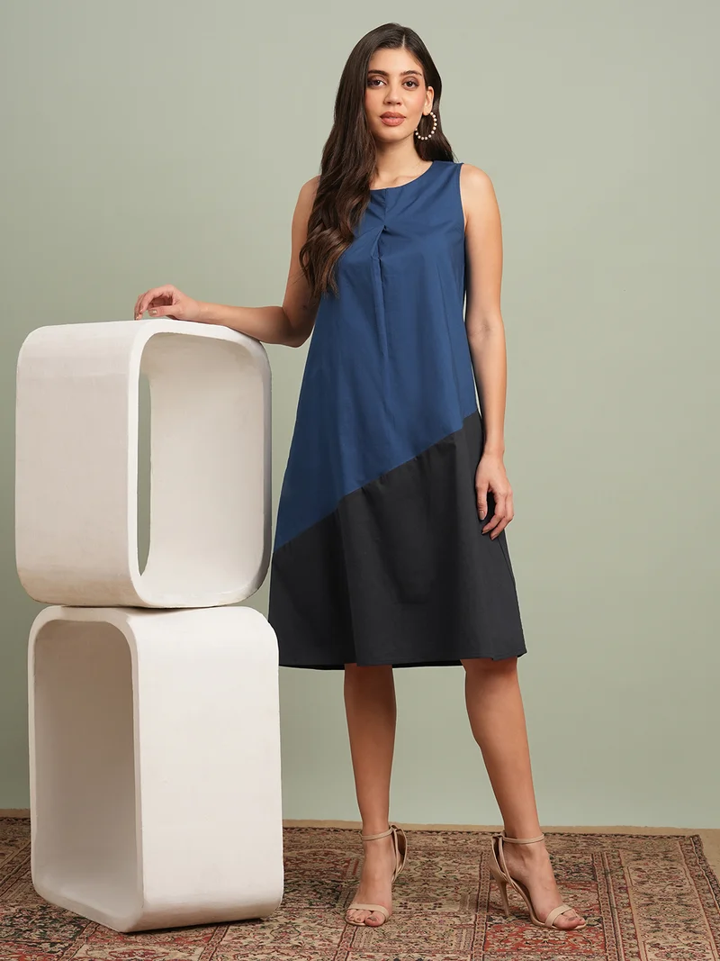 جلو باص فستان نسائي أزرق بياقة مستديرة من جلوبس