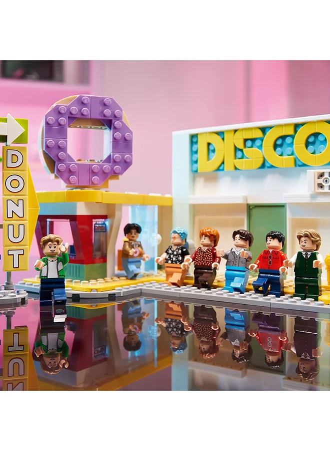 ليغو مجموعة بناء BTS Dynamite 21339 من آيديز | فكرة هدية لمحبي BTS | مجسمات RM، Jin، SUGA، j-hope، Jimin، V، Jung Kook (749 قطعة)