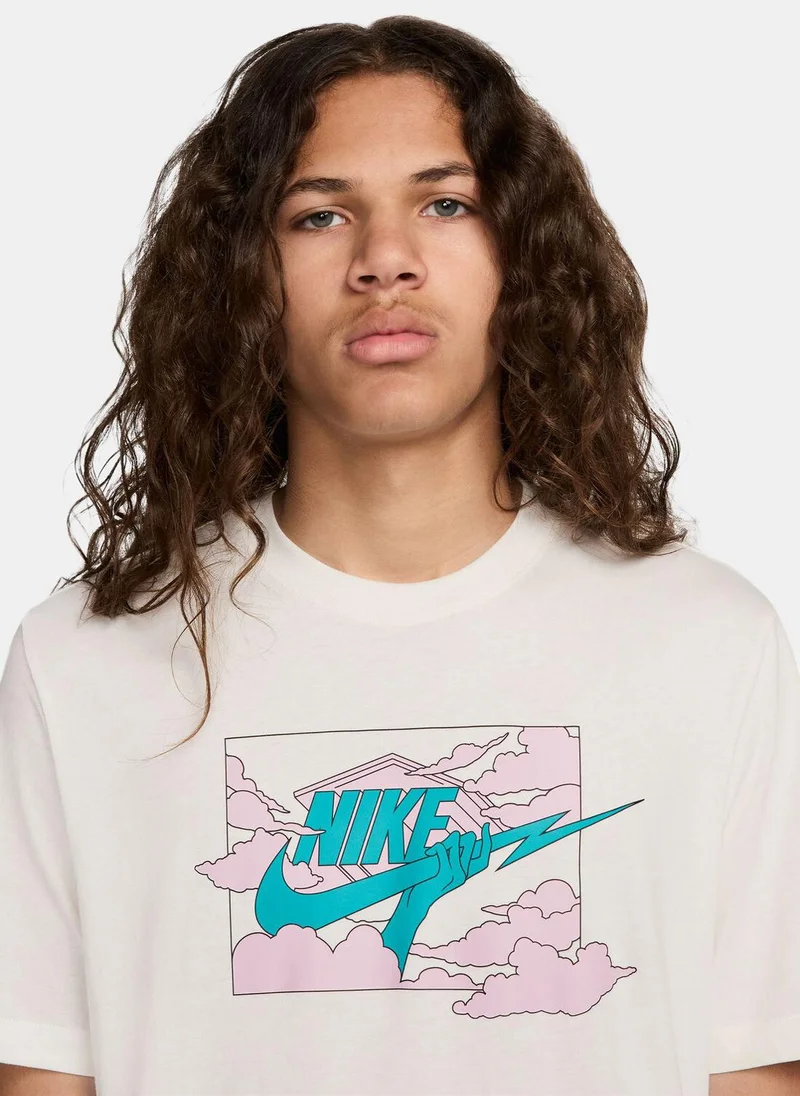 نايكي Men's Sportswear Club T-Shirt