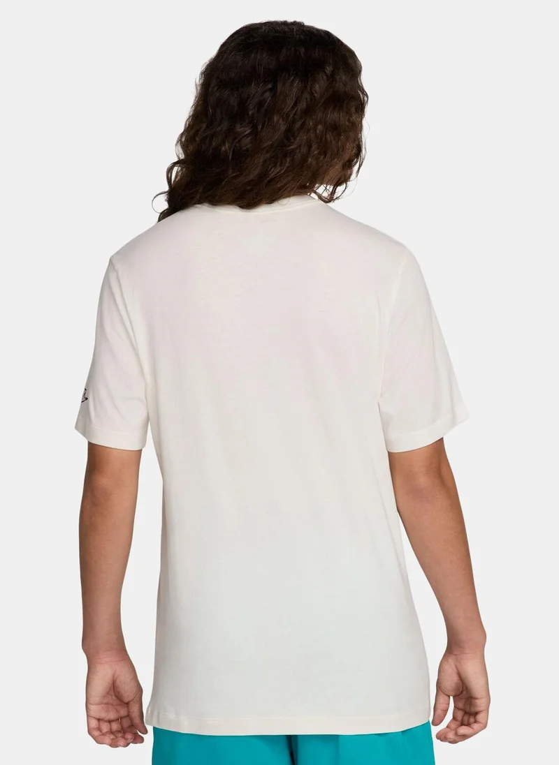 نايكي Men's Sportswear Club T-Shirt