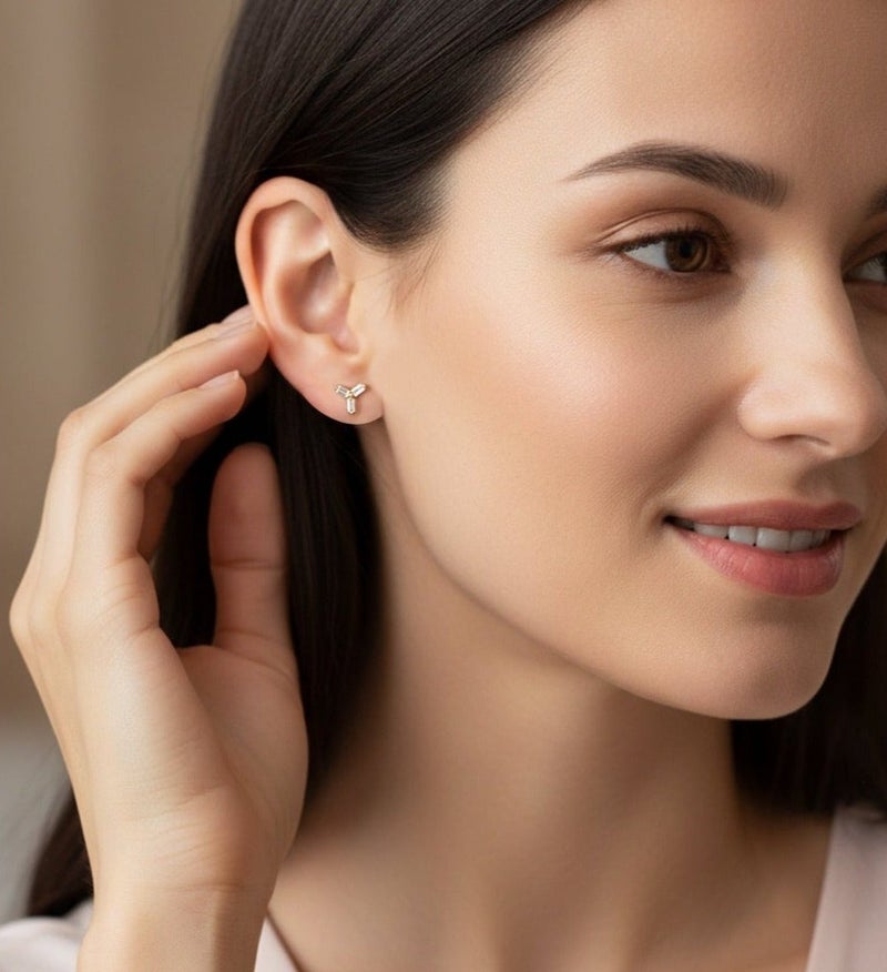 روبي آرت الذهب حلق من الذهب الخالص عيار 18 قيراطًا للنساء - مضاد للحساسية ولمعان فاخر - 0.63 جرام - Image 3