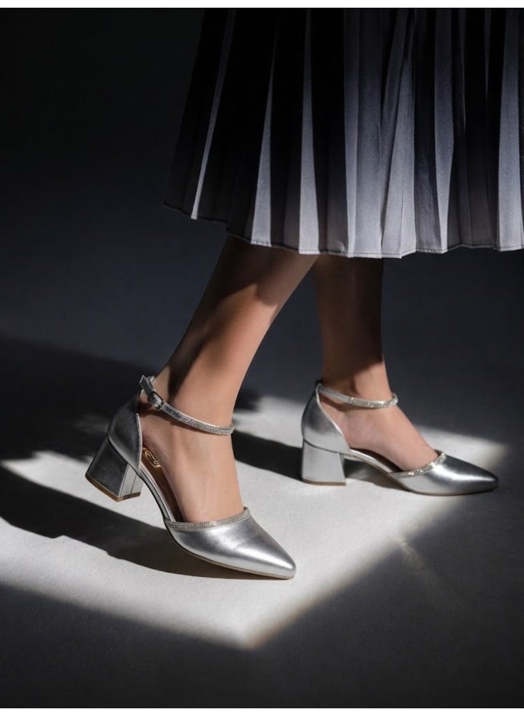 لايف ستيلاش  أحذية كعب متوسط جلد بشريط الماظ F-617 - فضي - Image 4